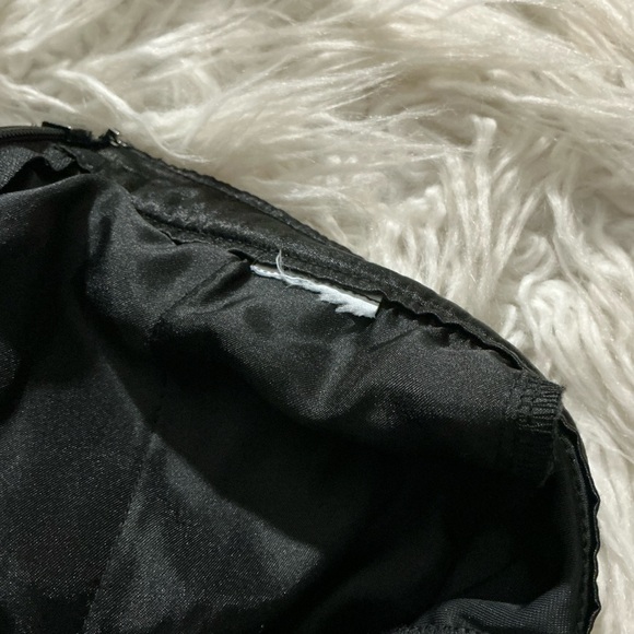 Abercrombie Wide Leg Crop‎ Black Velvet Pants - Picture 3 of 4